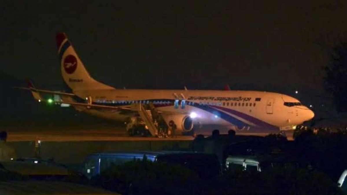 Suspected plane hijacker shot dead in Bangladesh: Army Suspected plane hijacker shot dead in Bangladesh: Army
