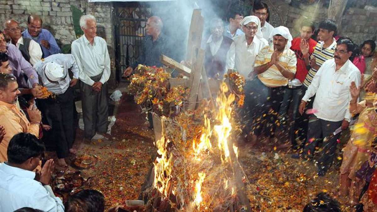 Holika Dahan 2019 Shubh Muhurat, Puja Timings, History Significance & Importance Holika Dahan 2019 Shubh Muhurat, Puja Timings, History Significance & Importance