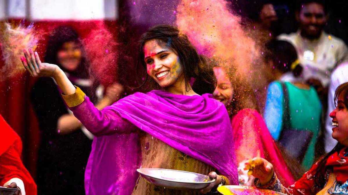 Bhojpuri Holi Song 2019: Watch Famous Bhojpuri Holi songs of Khesari Lal Yadav, Amrapali Dubey, Nirhua Bhojpuri Holi Song 2019: Watch Famous Bhojpuri Holi songs of Khesari Lal Yadav, Amrapali Dubey, Nirhua