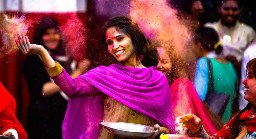 Bhojpuri Holi Song 2019: Watch Famous Bhojpuri Holi songs of Khesari Lal Yadav, Amrapali Dubey, Nirhua Bhojpuri Holi Song 2019: Watch Famous Bhojpuri Holi songs of Khesari Lal Yadav, Amrapali Dubey, Nirhua