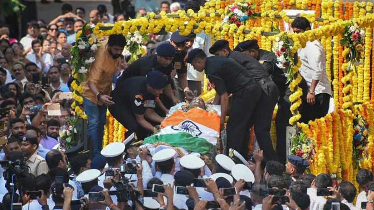 Manohar Parrikar cremated with full state honours, thousands join procession Manohar Parrikar cremated with full state honours, thousands join procession