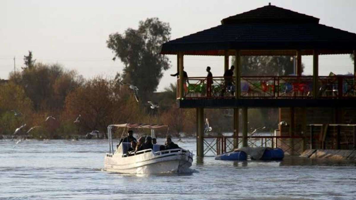 Ferry on a holiday trip sinks in Iraq, 100 dead Ferry on a holiday trip sinks in Iraq, 100 dead