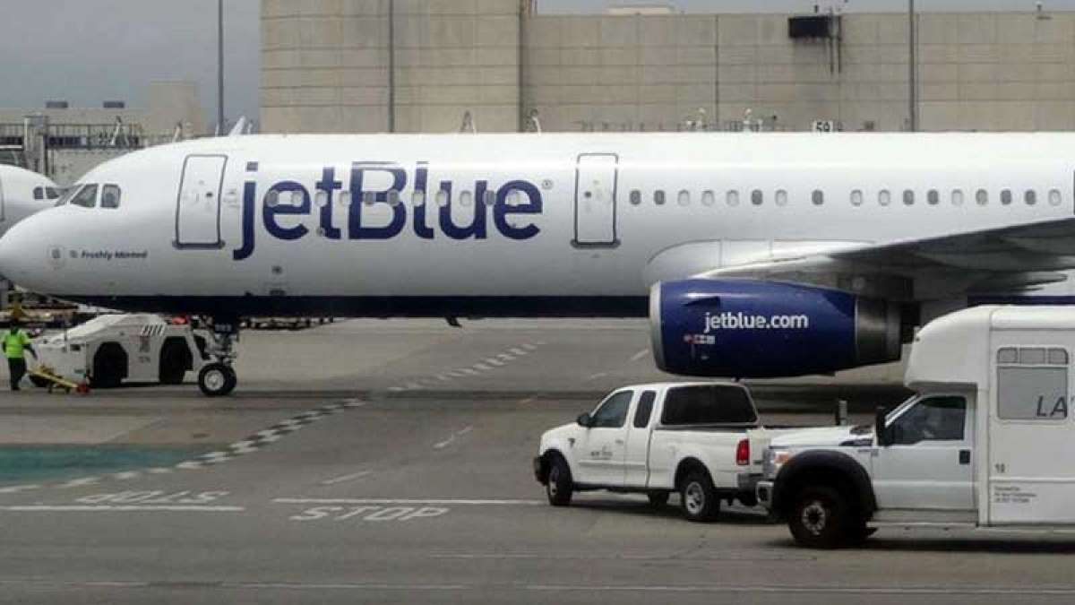 US Airline pilots accused of drugging, raping flight attendants US Airline pilots accused of drugging, raping flight attendants