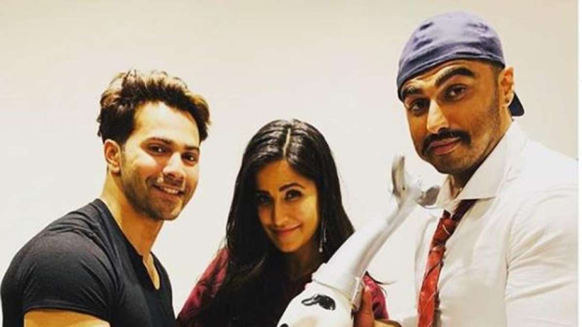 Arjun Kapoor and Varun Dhawan presented a Dalmatian trophy to Katrina Kaif Arjun Kapoor and Varun Dhawan presented a Dalmatian trophy to Katrina Kaif