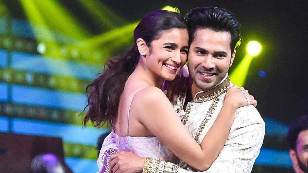 "Feeling Hot! Hot! Hot!": Alia Bhatt, Varun Dhawan sizzle on Filmfare magazine cover "Feeling Hot! Hot! Hot!": Alia Bhatt, Varun Dhawan sizzle on Filmfare magazine cover