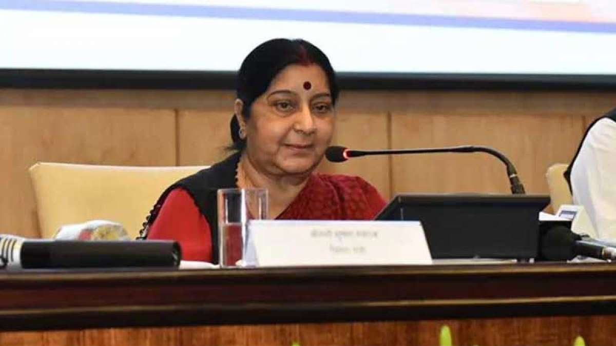 LK Advani is our father figure, maintain some decorum: Sushma Swaraj warns Rahul Gandhi LK Advani is our father figure, maintain some decorum: Sushma Swaraj warns Rahul Gandhi