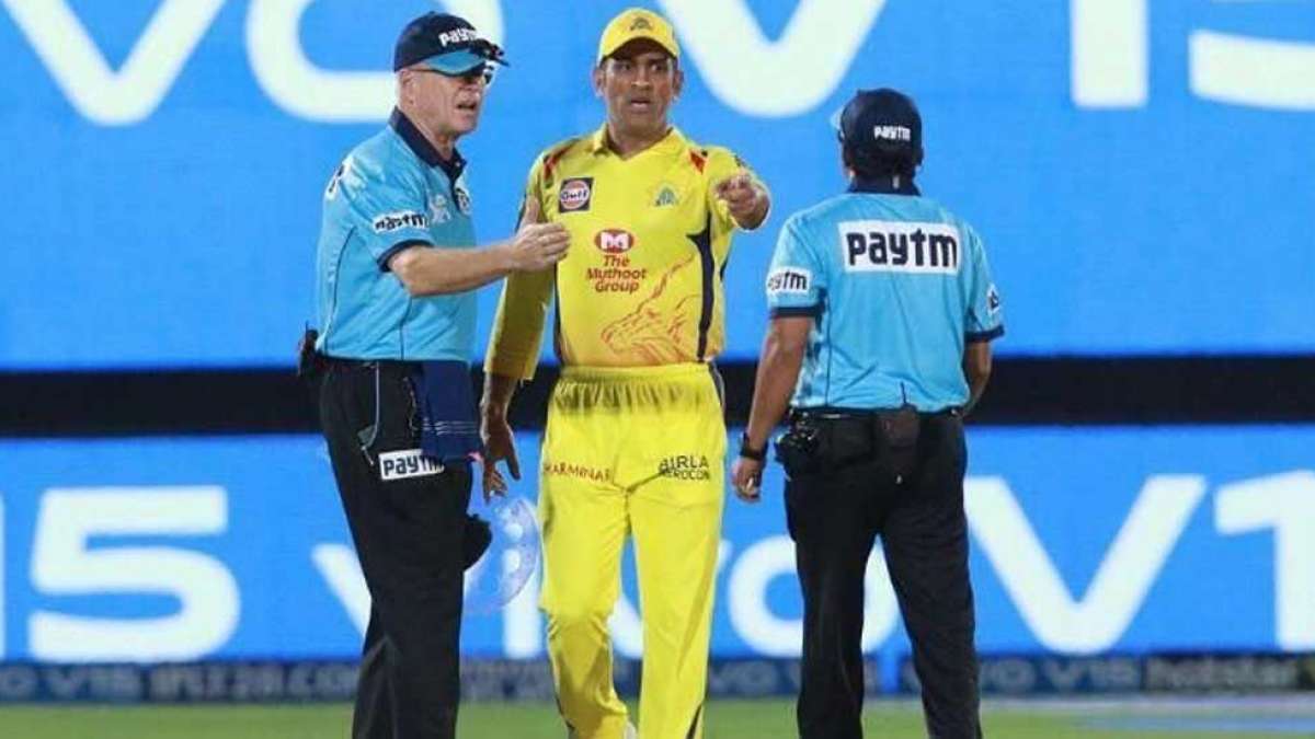MS Dhoni loses cool, walks into the ground during CSKvsRR IPL match MS Dhoni loses cool, walks into the ground during CSKvsRR IPL match