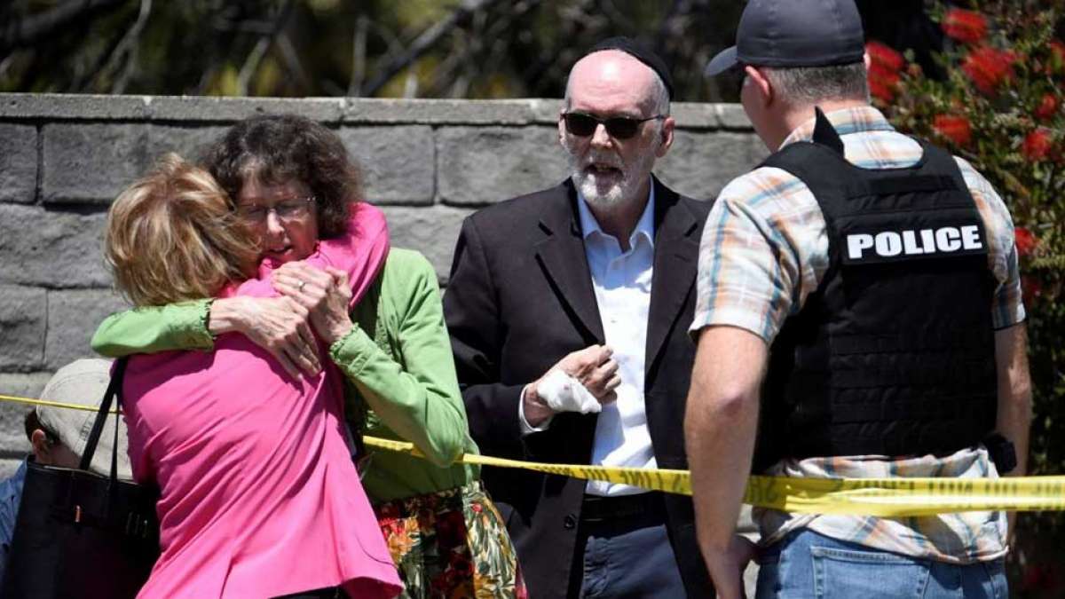 Teen open fires at Chabad of Poway synagogue, 1 killed Teen open fires at Chabad of Poway synagogue, 1 killed