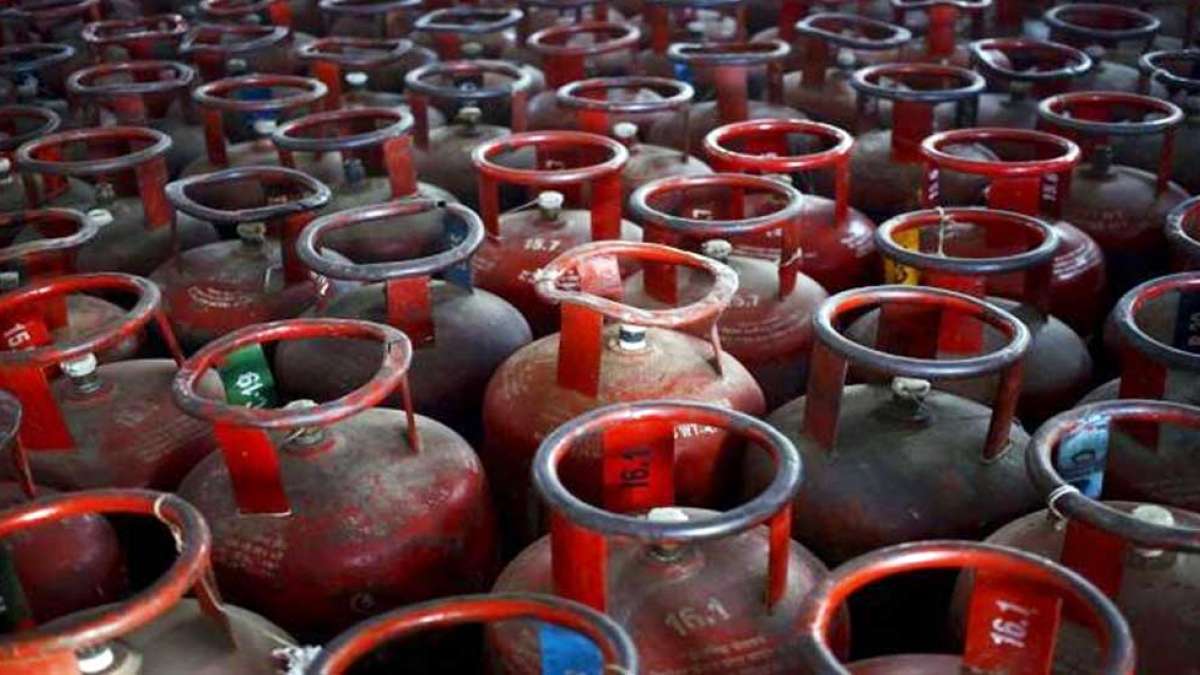 LPG price hiked; Cylinder without Subsidy at Rs 712.50 in Delhi, Rs 684.50 in Mumbai LPG price hiked; Cylinder without Subsidy at Rs 712.50 in Delhi, Rs 684.50 in Mumbai