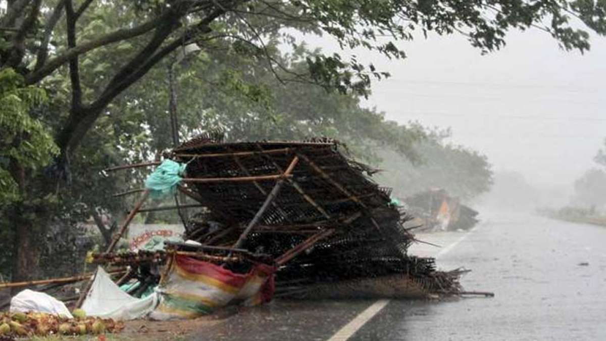 Cyclone Fani dismantles Odisha, 3 reported dead, heads towards West Bengal Cyclone Fani dismantles Odisha, 3 reported dead, heads towards West Bengal