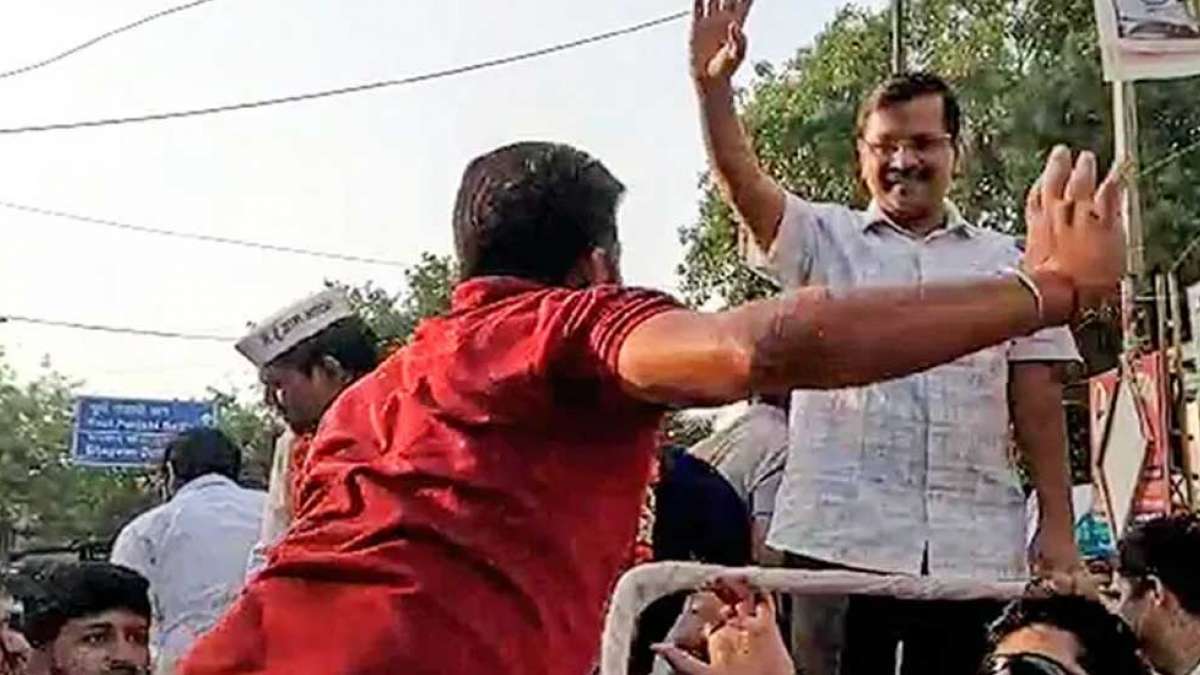 Arvind Kejriwal slap attack: Court admits defamation suit against Manoj Tiwari Arvind Kejriwal slap attack: Court admits defamation suit against Manoj Tiwari