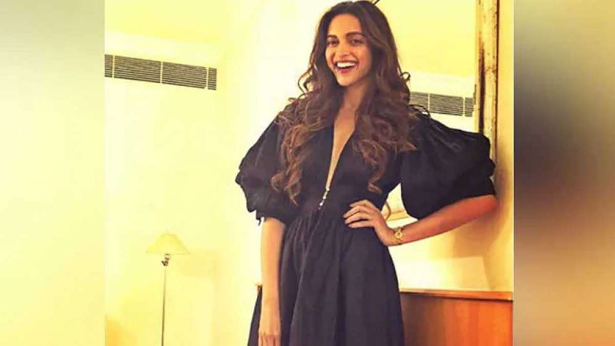 Look what Deepika Padukone received as a gift from Ranbir Kapoor's mother Look what Deepika Padukone received as a gift from Ranbir Kapoor's mother