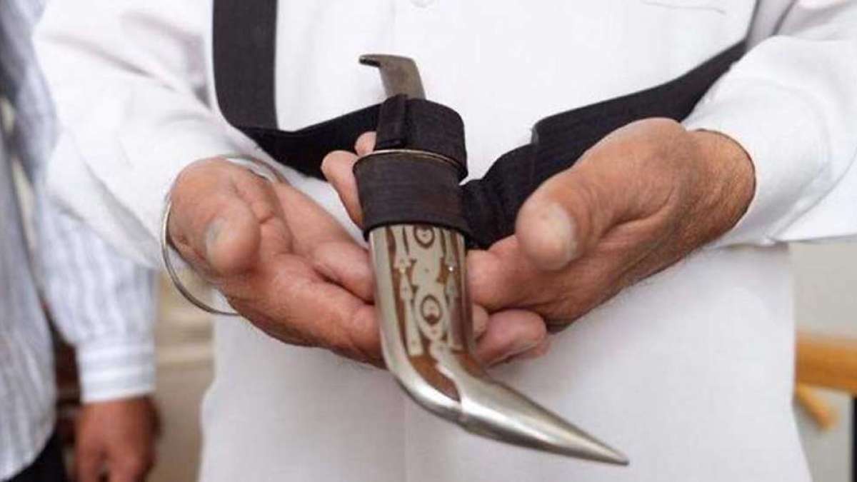 UK: New weapon act allows Sikhs to carry 'kirpans' UK: New weapon act allows Sikhs to carry 'kirpans'