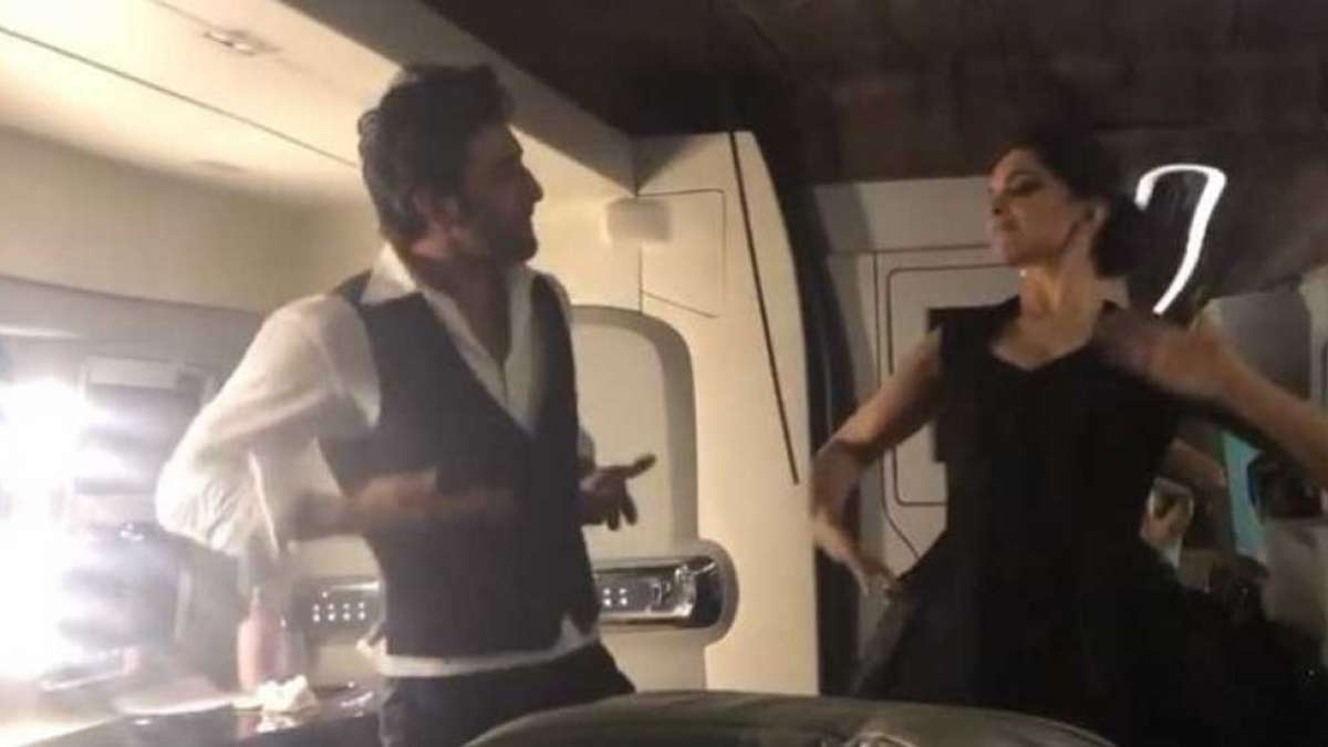 Deepika Padukone, Ranbir Kapoor dance on Balam Pichkari, Ranveer Singh says 'Yeah Baby' Deepika Padukone, Ranbir Kapoor dance on Balam Pichkari, Ranveer Singh says 'Yeah Baby'