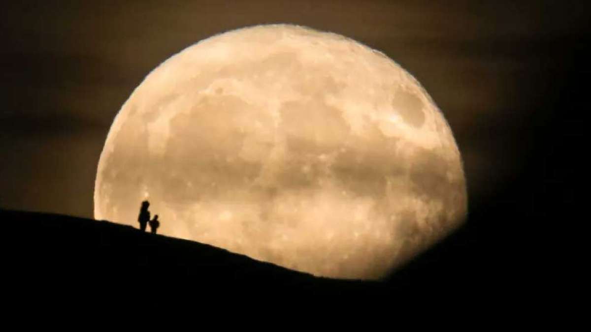 Donald Trump asks NASA to shift focus from Moon to Mars Donald Trump asks NASA to shift focus from Moon to Mars