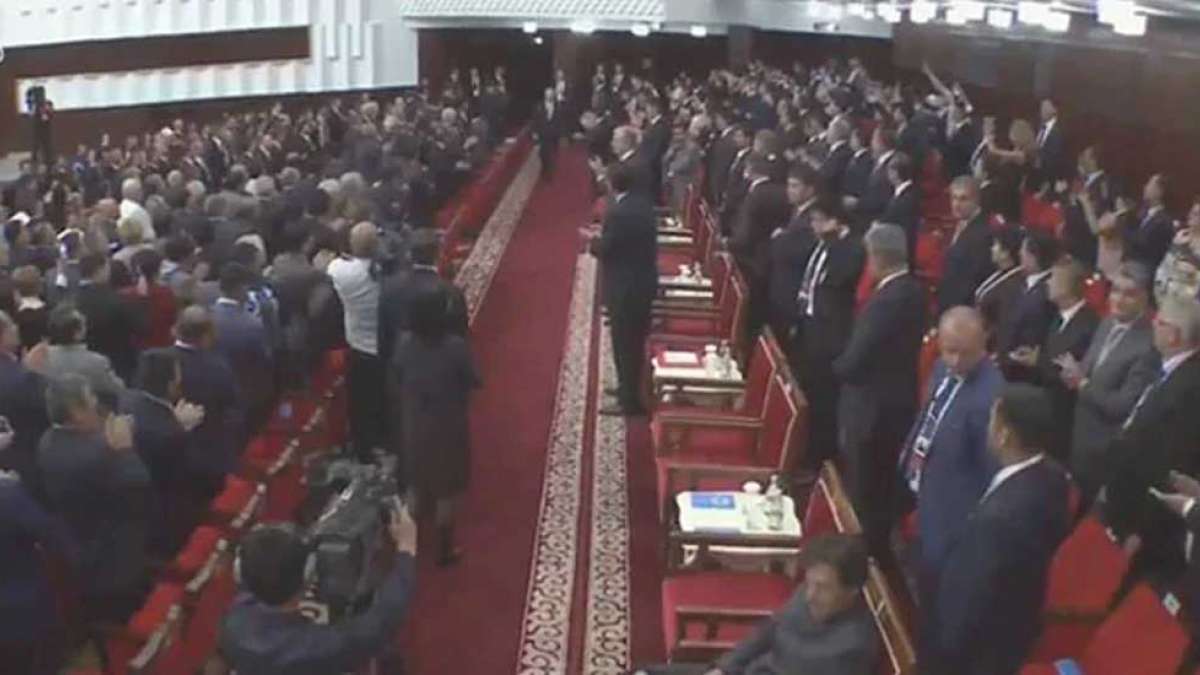 SCO summit: Pakistan PM Imran Khan breaks protocol, does not stand to welcome world leaders SCO summit: Pakistan PM Imran Khan breaks protocol, does not stand to welcome world leaders