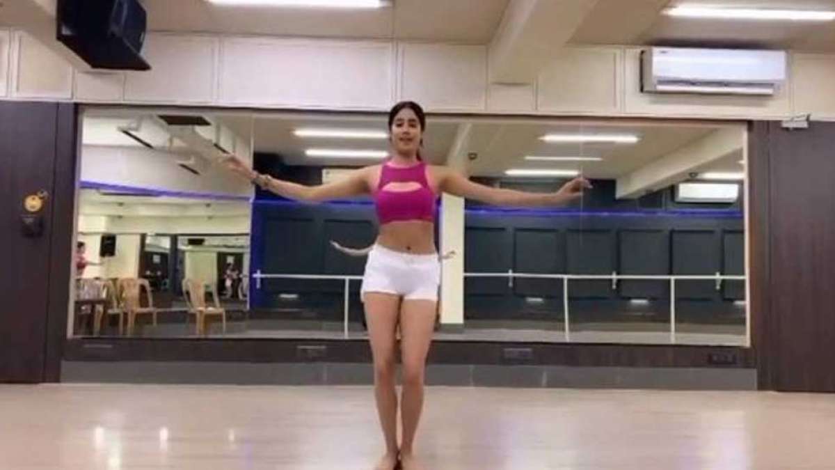Must Watch: Janhvi Kapoor's belly dance for Dance Deewane Challenge Must Watch: Janhvi Kapoor's belly dance for Dance Deewane Challenge