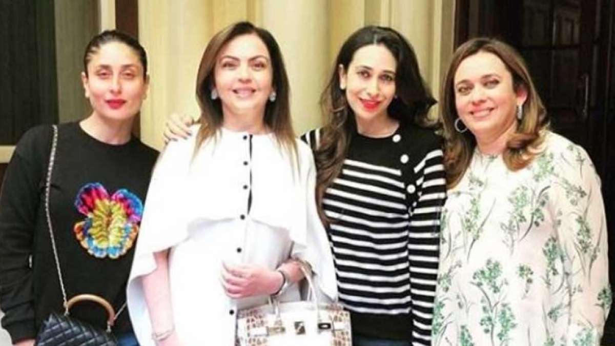 Kareena Kapoor Khan, Karisma Kapoor twin in black with Nita Ambani in London Kareena Kapoor Khan, Karisma Kapoor twin in black with Nita Ambani in London