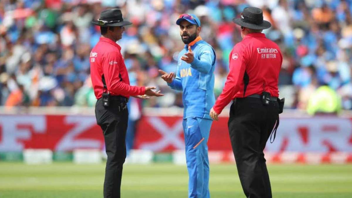 Virat Kohli argues with on-field umpire as India lose review Virat Kohli argues with on-field umpire as India lose review