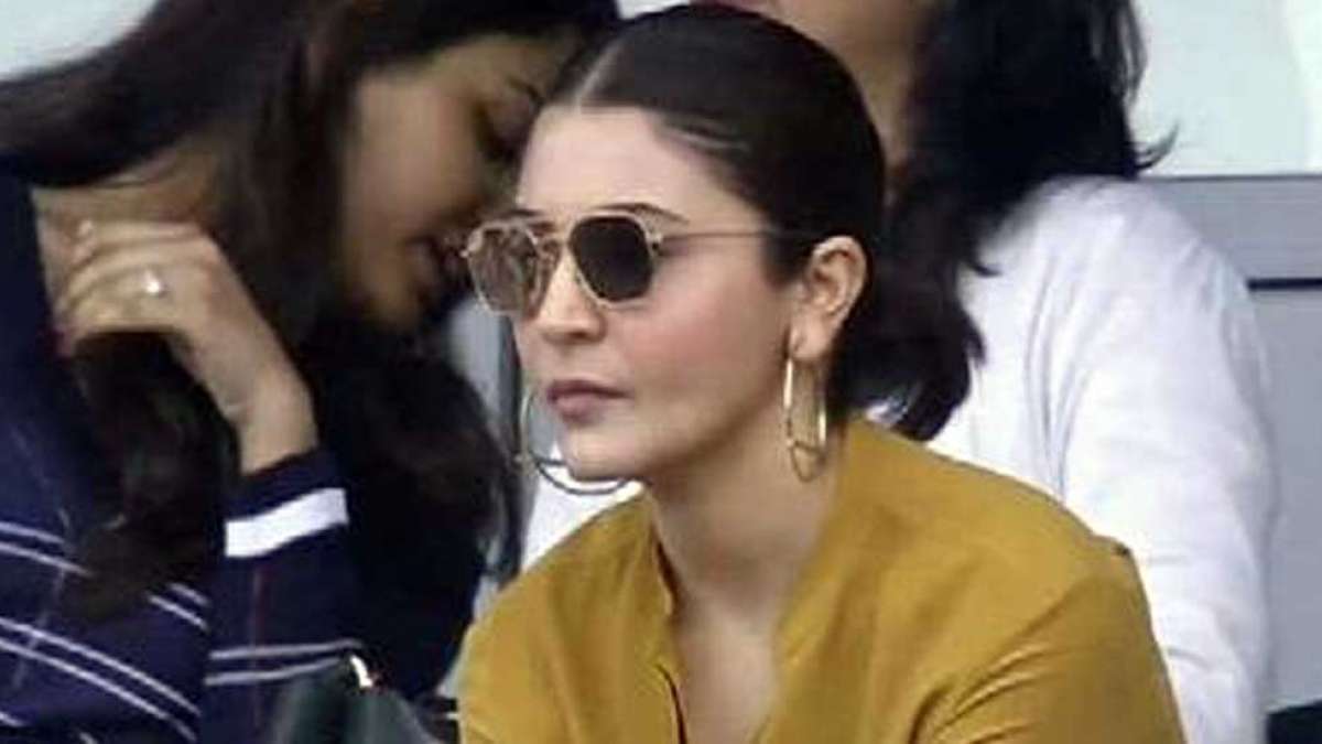 Anushka Sharma memes: 'Ye four ka signal kya hota hai', Twitter laughs out loud Anushka Sharma memes: 'Ye four ka signal kya hota hai', Twitter laughs out loud