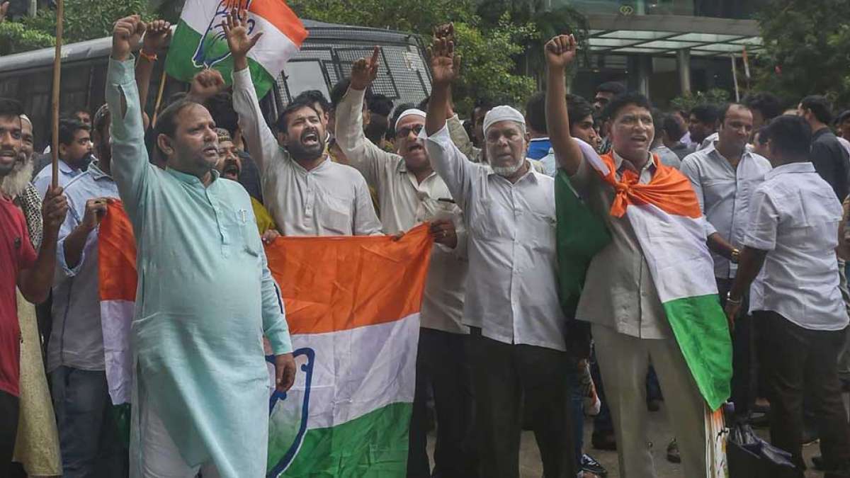 Karnataka: All Congress MLAs quit, submit resignation to CM Karnataka: All Congress MLAs quit, submit resignation to CM