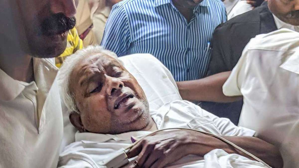 Saravana Bhavan founder surrenders on stretcher to serve his jail term Saravana Bhavan founder surrenders on stretcher to serve his jail term