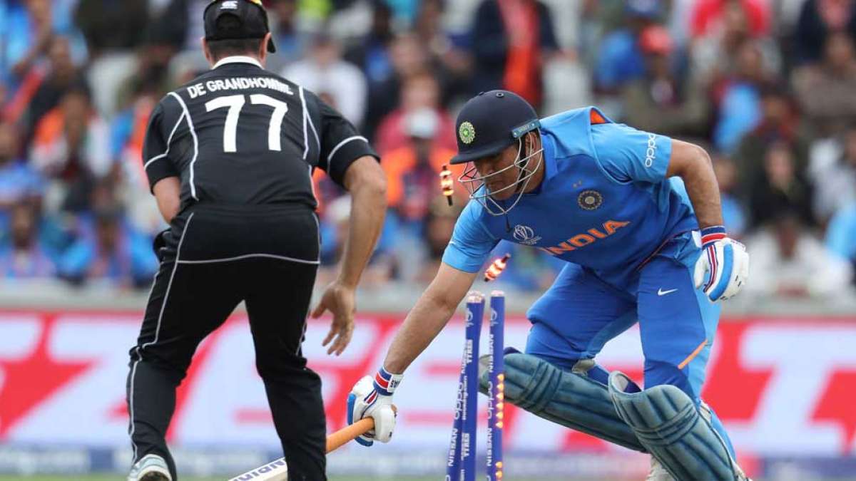 Fans raise question on umpiring during MS Dhoni's runout Fans raise question on umpiring during MS Dhoni's runout