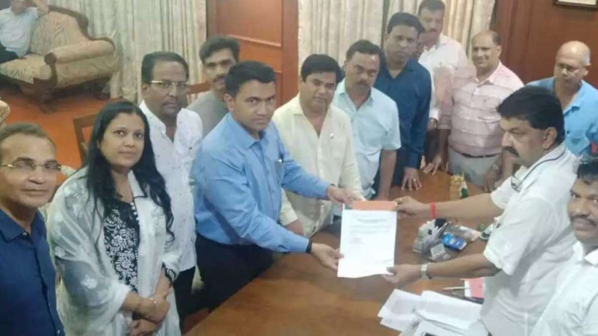 10 of 15 Cogress MLAs join BJP in Goa 10 of 15 Cogress MLAs join BJP in Goa