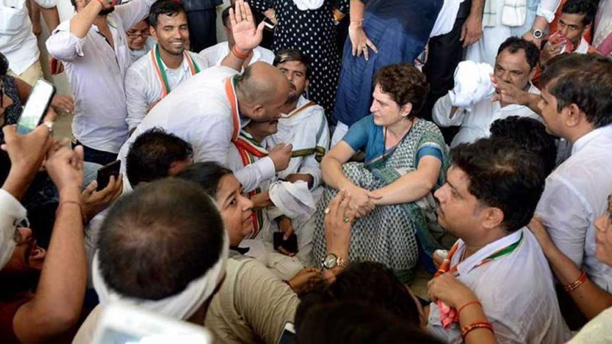 Sonbhadra Killings: Priyanka Gandhi meets victims' family members Sonbhadra Killings: Priyanka Gandhi meets victims' family members