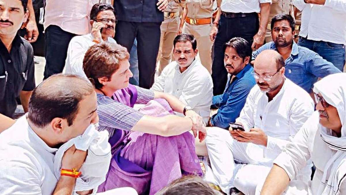 Priyanka Gandhi Vadra protesting on road Priyanka Gandhi Vadra protesting on road