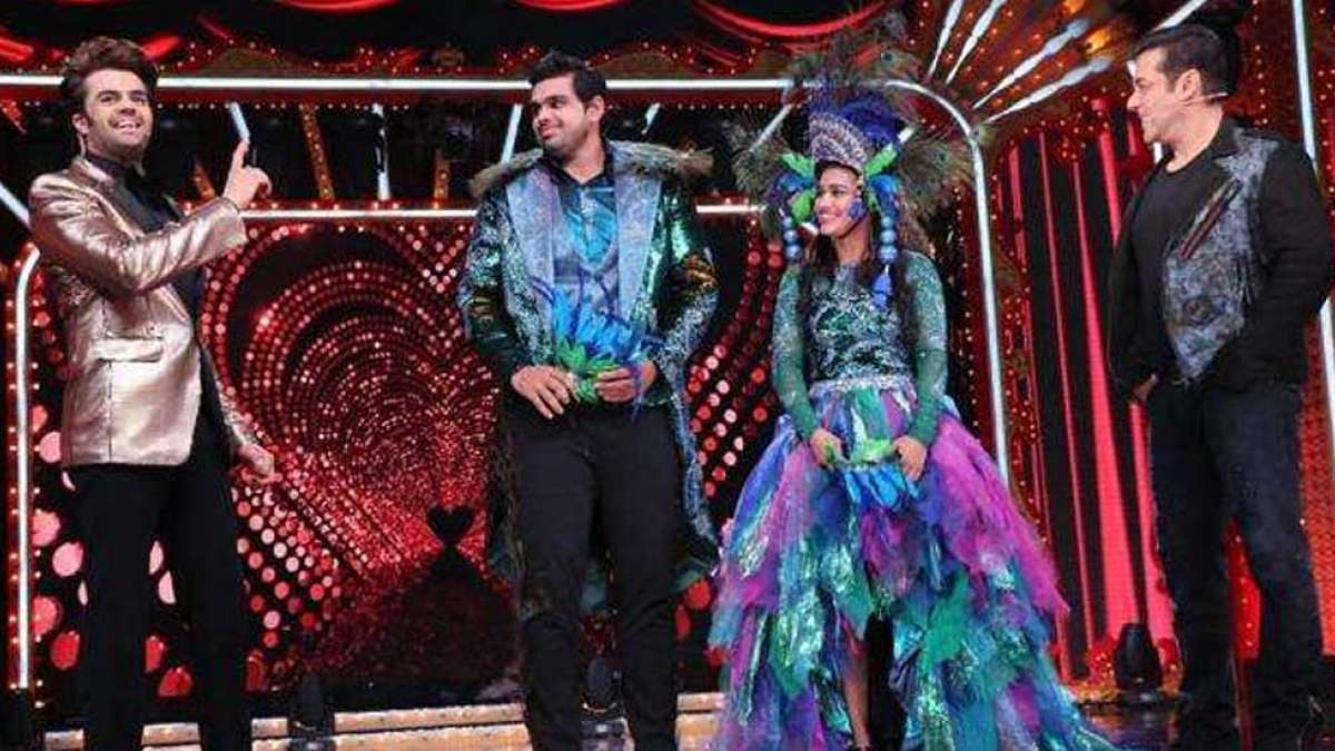 Salman Khan and Manish Paul on the set of Nach Baliye 9 Salman Khan and Manish Paul on the set of Nach Baliye 9