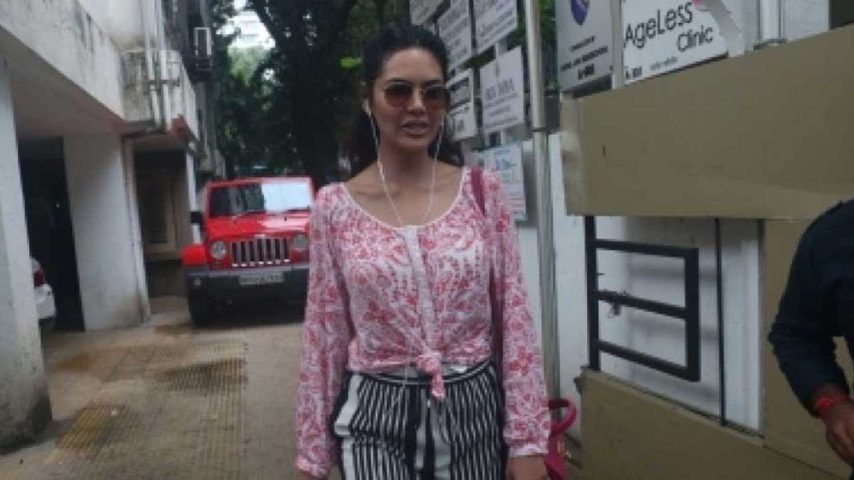 Delhi businessman files criminal defamation case against Esha Gupta Delhi businessman files criminal defamation case against Esha Gupta