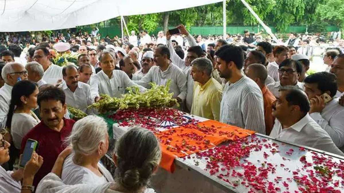Shiela Dikshit laid to rest Shiela Dikshit laid to rest