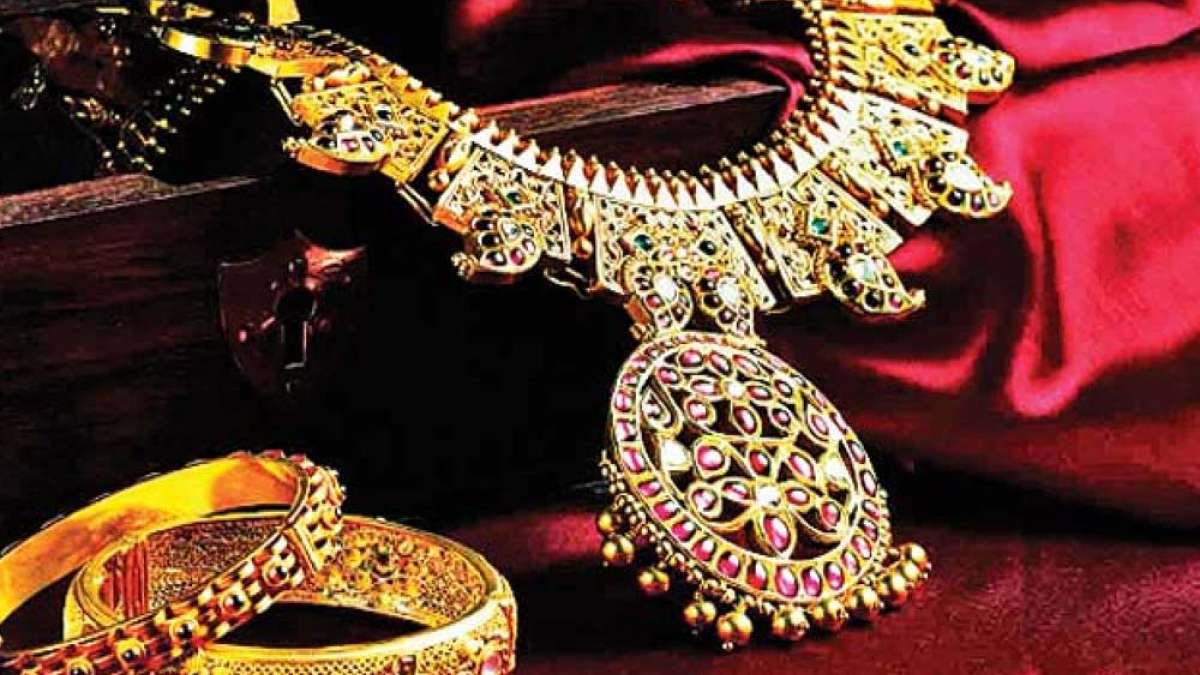 Gold touches all-time high of Rs 35,970 per 10 gram Gold touches all-time high of Rs 35,970 per 10 gram