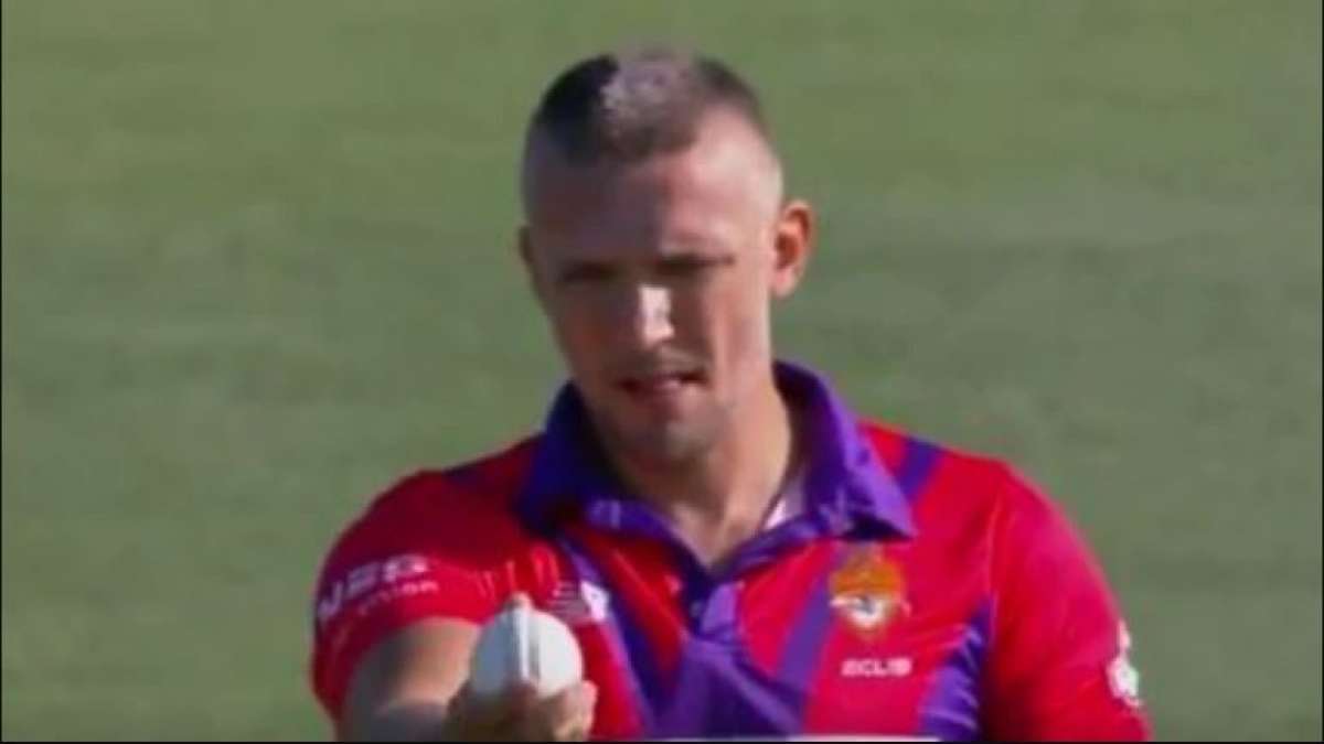 Pavel Florin leaves internet in splits with his bowling action Pavel Florin leaves internet in splits with his bowling action