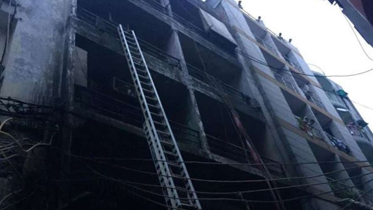 Delhi: 6 dead, 11 injures as building catches fire in Zakir Nagar Delhi: 6 dead, 11 injures as building catches fire in Zakir Nagar