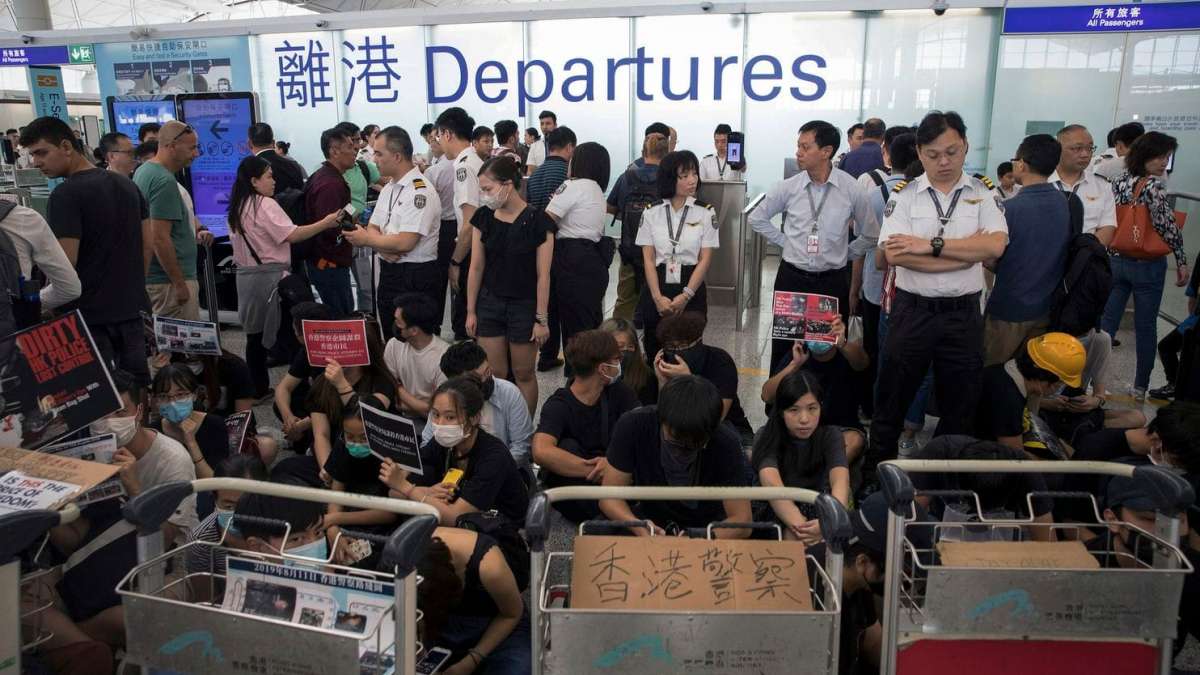 Hong Kong Airport cancels all departure flights amid protests at terminal Hong Kong Airport cancels all departure flights amid protests at terminal