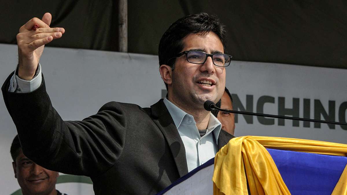 IAS officer-turned-politician Shah Faesal detained at Delhi airport, sent back to Kashmir IAS officer-turned-politician Shah Faesal detained at Delhi airport, sent back to Kashmir