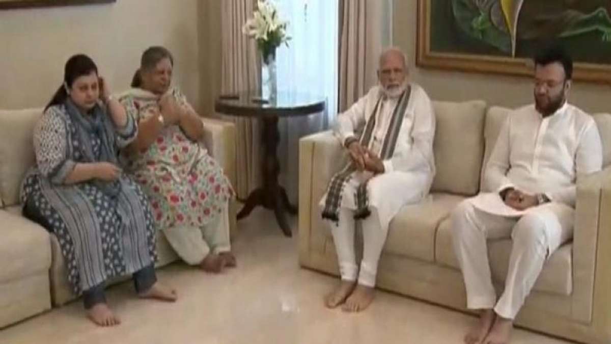 PM Narendra Modi meets late Arun Jaitley's family at his residence PM Narendra Modi meets late Arun Jaitley's family at his residence
