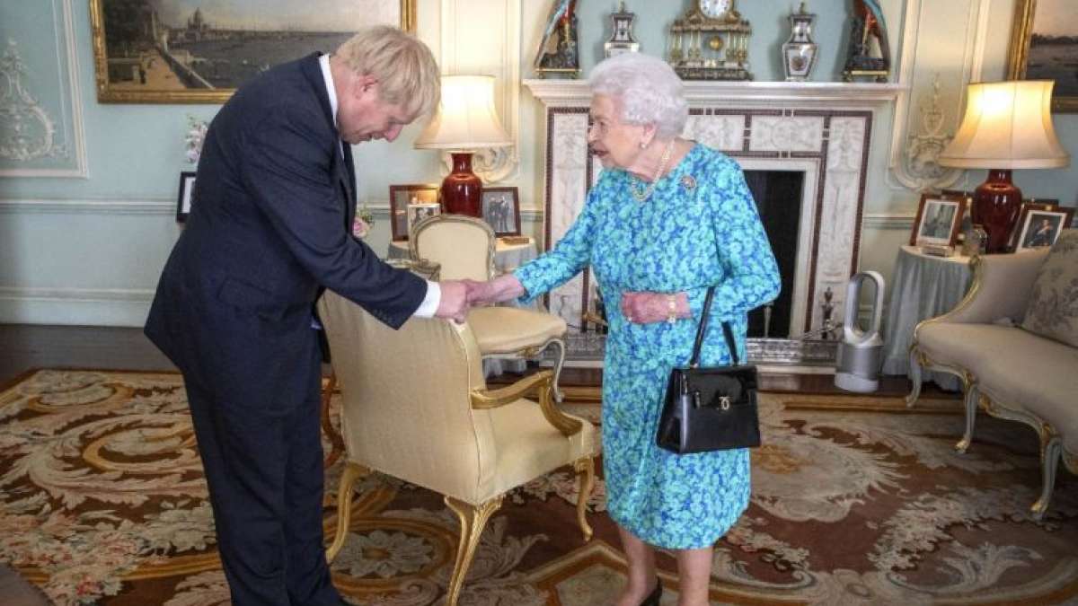 Brexit: Queen approves suspension of Parliament Brexit: Queen approves suspension of Parliament