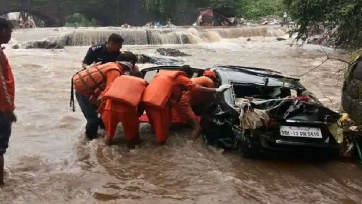 Maharashtra: Heavy rains, flash floods in Pune kill 11 people Maharashtra: Heavy rains, flash floods in Pune kill 11 people