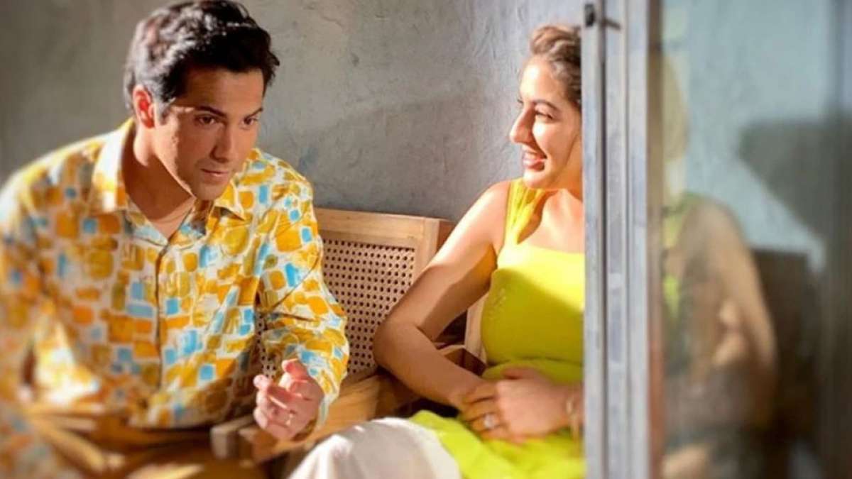 Sara Ali Khan shares picture with Varun Dhawan from the sets of Coolie No 1 Sara Ali Khan shares picture with Varun Dhawan from the sets of Coolie No 1