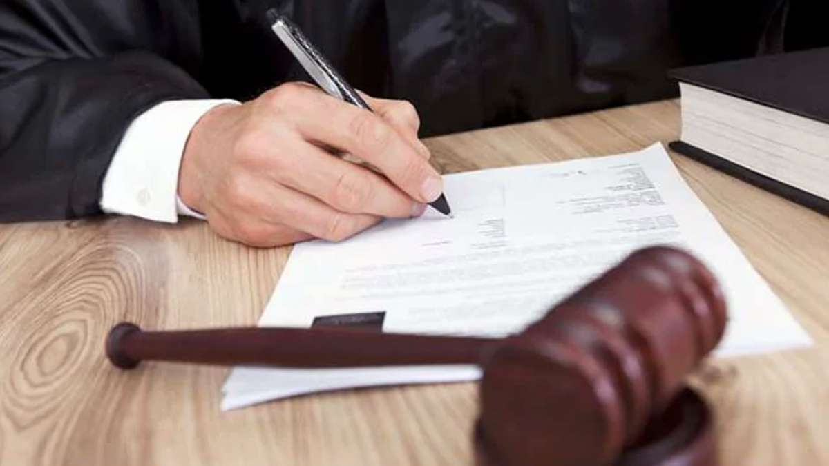 Thailand judge shoots himself in court after acquitting murder suspect Thailand judge shoots himself in court after acquitting murder suspect