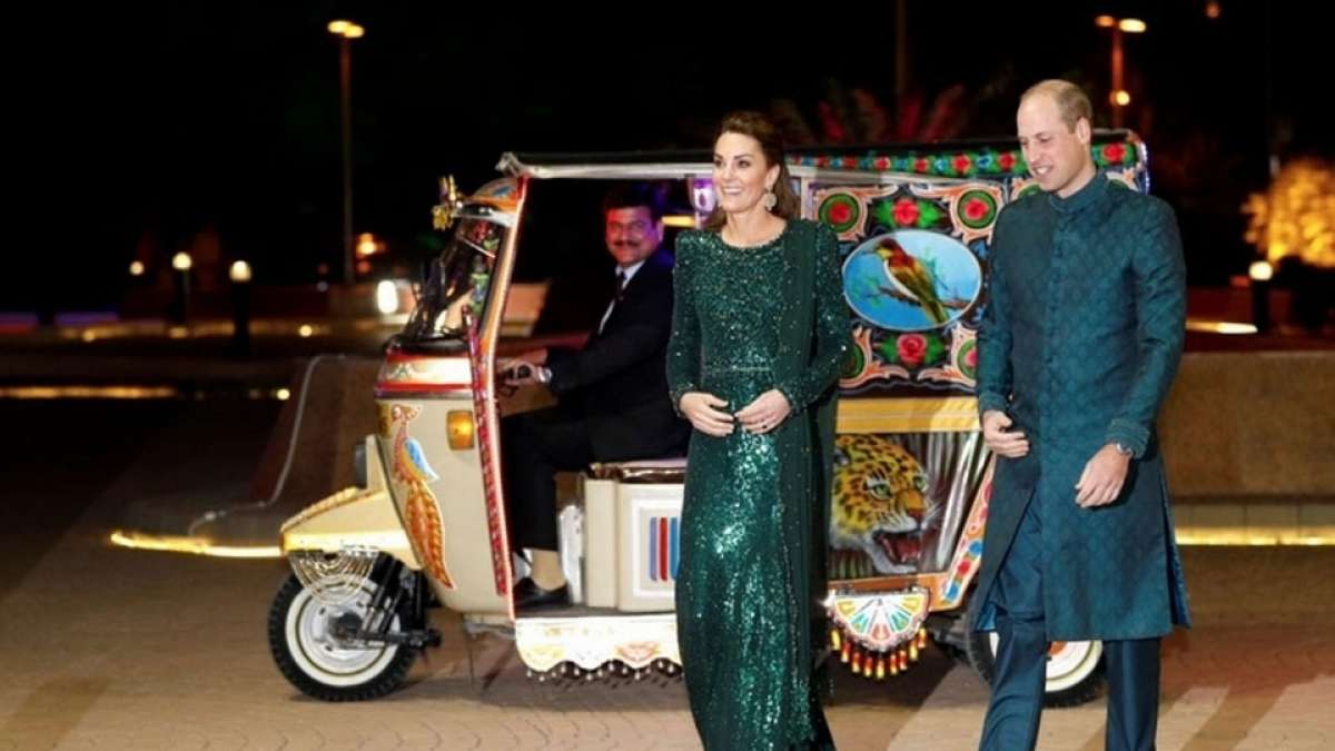 Prince William and Kate Middleton go on a rickshaw ride in Pakistan. Watch video Prince William and Kate Middleton go on a rickshaw ride in Pakistan. Watch video