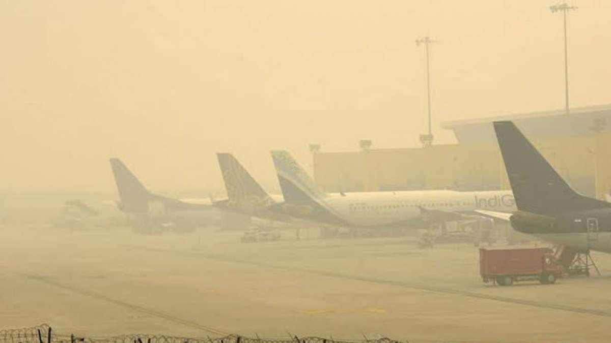 Delhi Air Pollution: 32 flights diverted due to low visibility at airport Delhi Air Pollution: 32 flights diverted due to low visibility at airport